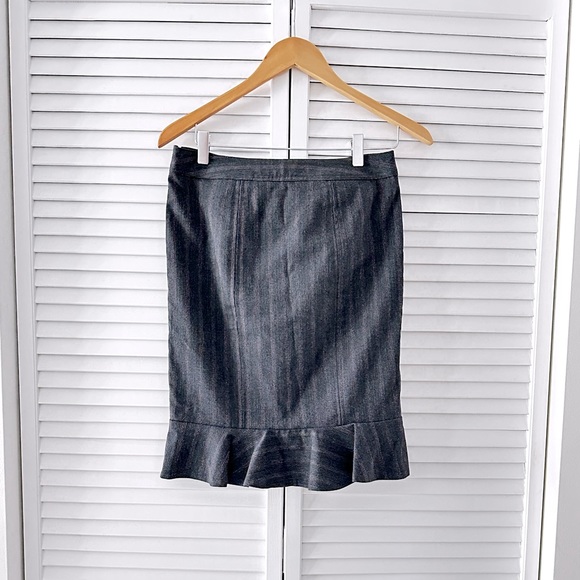 NWT Guess Pinstripe Pencil Skirt - Picture 2 of 6